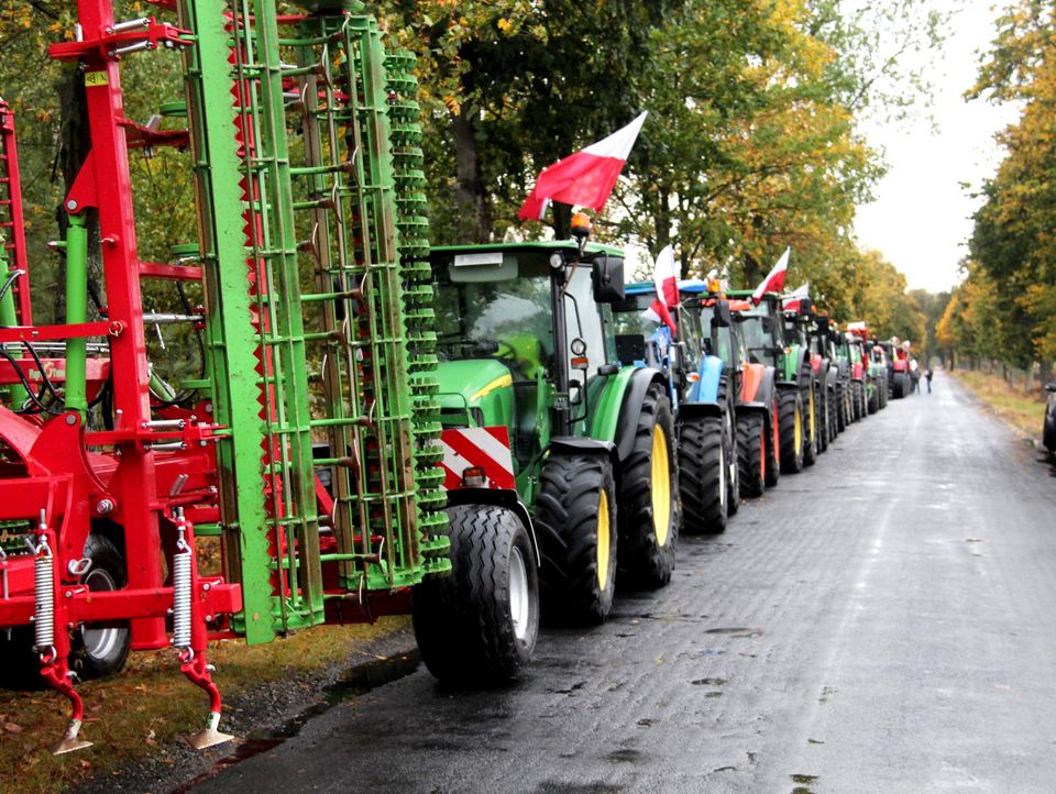 Rolnicy Protestuj Na Krajowej Dw Jce