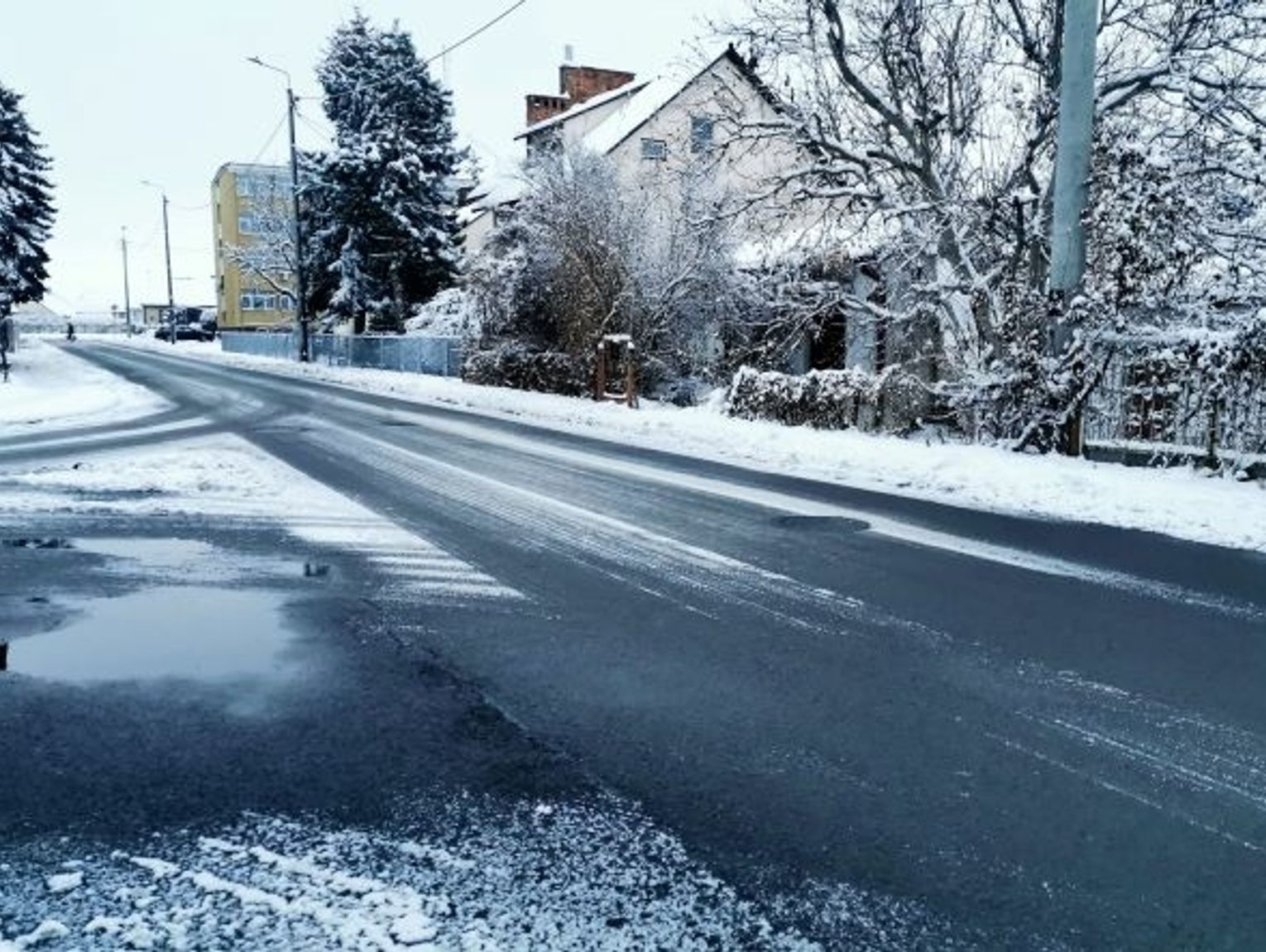 Miasto będzie posypywać oblodzone drogi ale oszczędnie