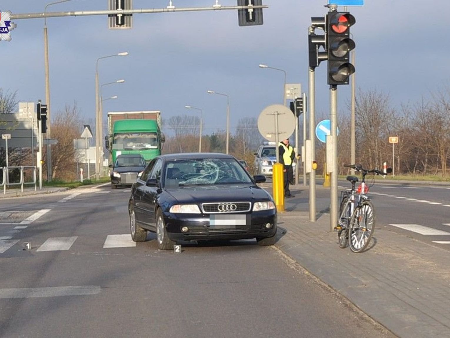 Potrącony rowerzysta na przejściu dla pieszych