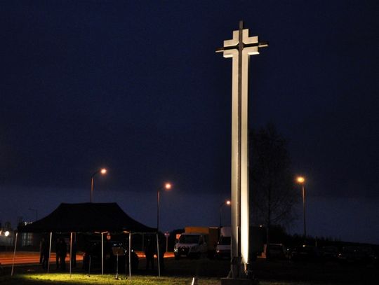 1050-centmetrowym krzyżem upamiętnili chrzest Polski