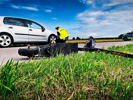 16-latek na hulajnodze zderzył się z Volkswagenem. Jechał bez kasku i bez uprawnień