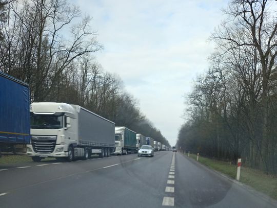 600 ciężarówek  w kolejce do granicy Kukuryki-Kozłowicze