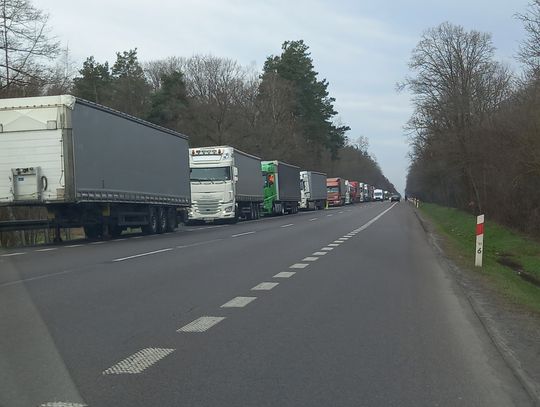 600 ciężarówek w kolejce do granicy. Jak będzie w weekend?