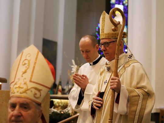 Abp Skworc podczas pielgrzymki chwali Orlen, gani Kaufland