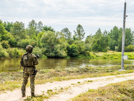 Afgańscy migranci przepłynęli Bug pontonem
