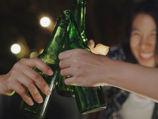 Alkohol, politycy i trzy pomysły. Najnowszy jest ekstremalny butelki, listopad 2025