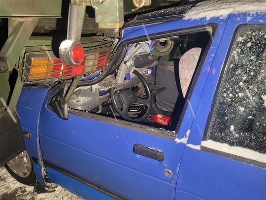 Lubelskie. Auto osobowe wbiło się w wojskowego Stara. Nastolatkowie w szpitalu