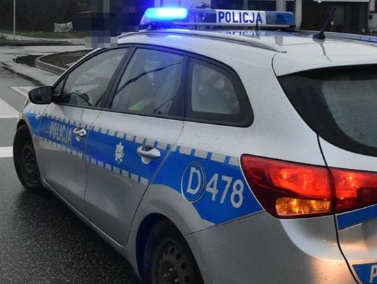 Awaria inwalidzkiego skutera unieruchomiła kobietę na mrozie. Pomogli policjanci Awaria inwalidzkiego skutera unieruchomiła kobietę na mrozie. Pomogli policjanci