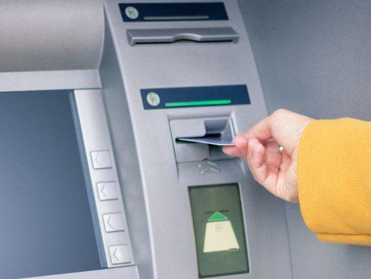 Bankomat zatrzymał twoją kartę? To powinieneś zrobić