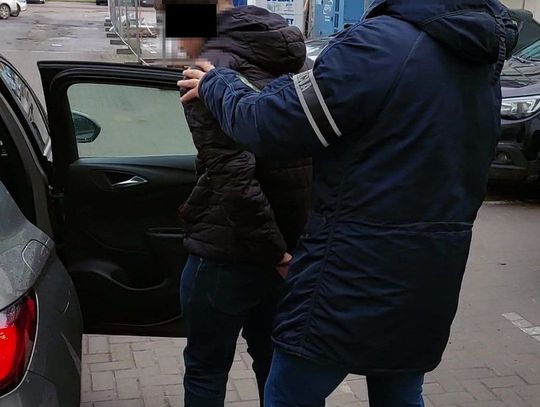 BIAŁA PODLASKA: 17-latek udawał adwokata. Senior oddał mu 60 tys. zł