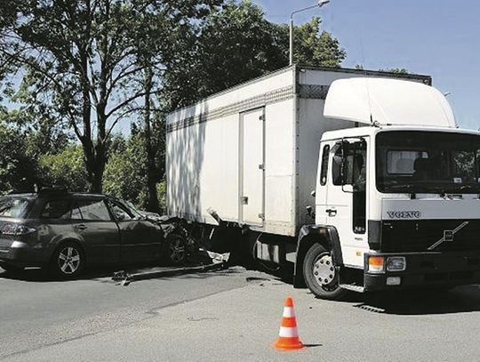 Biała Podlaska: Ciężarówka zderzyła się z mazdą