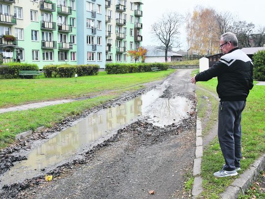 Biała Podlaska: Mieszkańców zalewa krew, a drogę ogromne kałuże