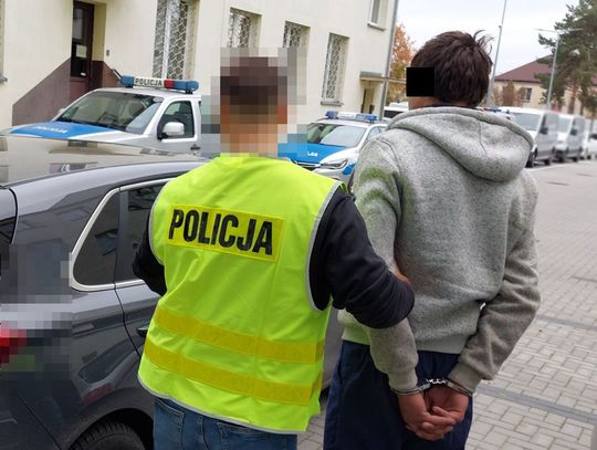 Biała Podlaska. Nie miał prawa jazdy, był poszukiwany listem gończym