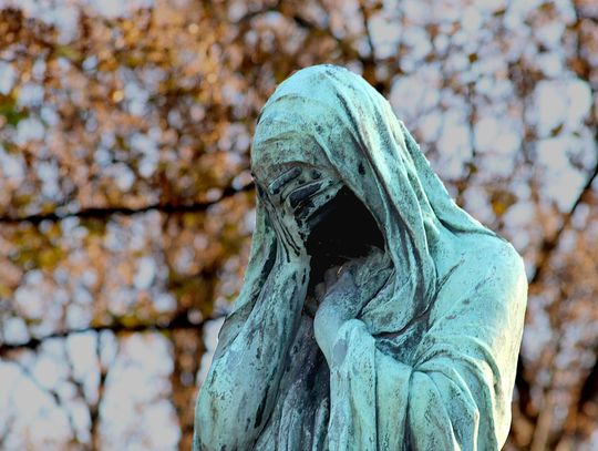 anioł cmentarz pogrzeb nekrologi śmierć żałoba klepsydry rzeźba nagrobek