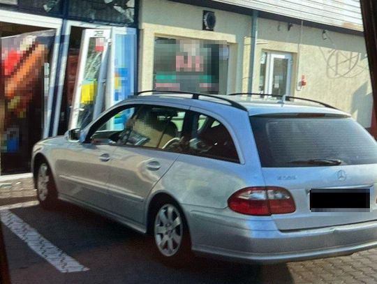 Biała Podlaska. Pijany kierowca wjechał w sklep