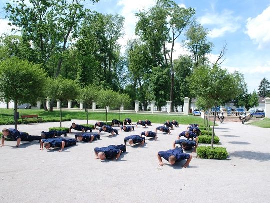 Biała Podlaska: Policjanci pompowali w #GaszynChallenge