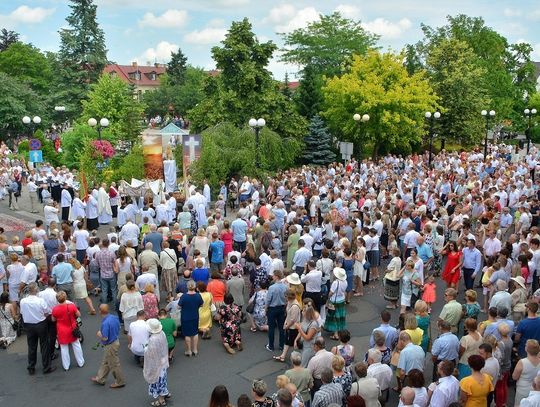 Biała Podlaska: Procesja w Boże Ciało tylko wokół kościołów