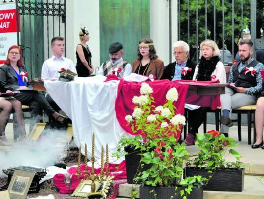 Biała Podlaska: "Przedwiośnie" w perłach i piórach