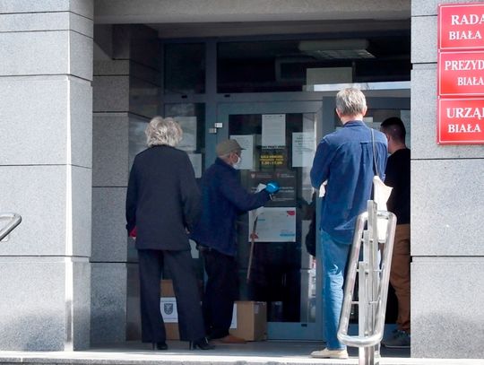 Biała Podlaska: Sprzed magistratu zniknęły pudła