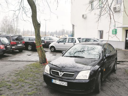 BIAŁA PODLASKA: Sypią mandatami na parkingu ARiMR