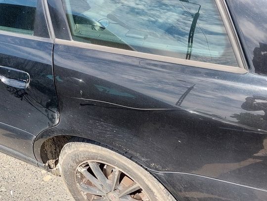 Zarysował auto, bo ktoś zajął jego miejsce parkingowe