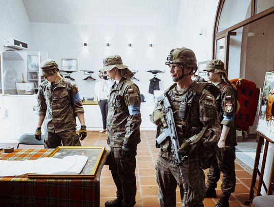 Biała Podlaska: Żołnierze ewakuowali muzeum [ZDJĘCIA]
