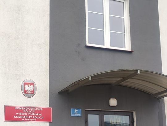 fragment budynku komisariatu z widocznym napisem Komisariat Policji w Terespolu