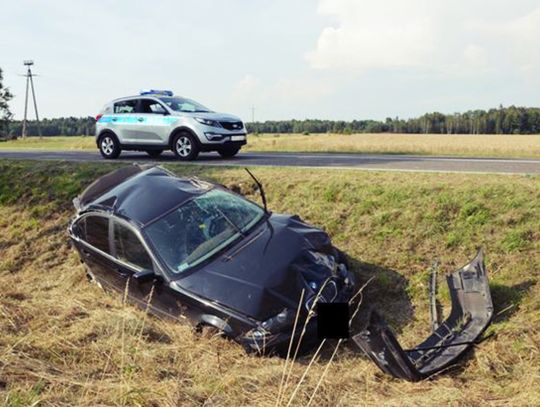 BMW dachowało po kolizji. Kierowca stracił prawo jazdy