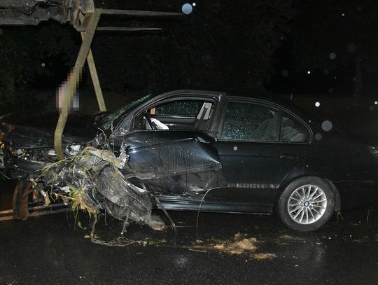 Bmw wjechało w passata. Młody kierowca był kompletnie pijany