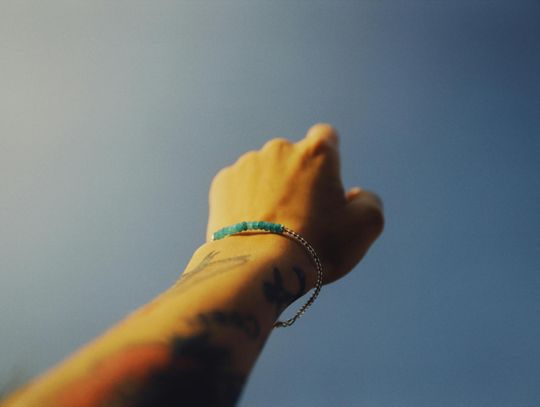 Bransoletki znak zodiaku – jak wybrać taką, która naprawdę pasuje do Ciebie?