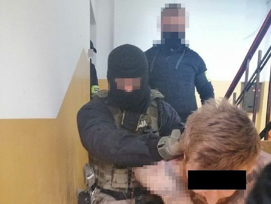 Broń i amunicja u 32-latka. Mieszkaniec Białej Podlaskiej był poszukiwany listem gończym