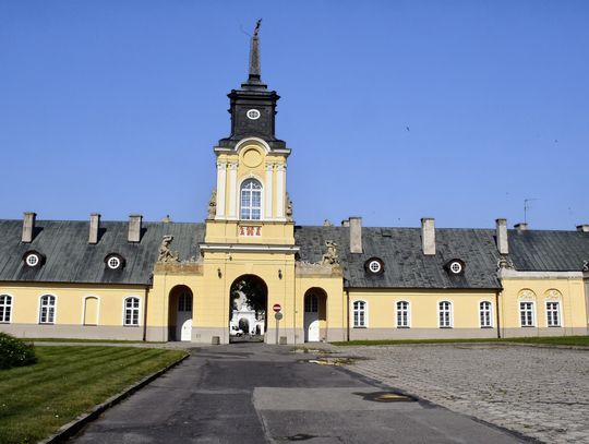 Burmistrz promuje książkę i wspomina o muzeum sarmackim