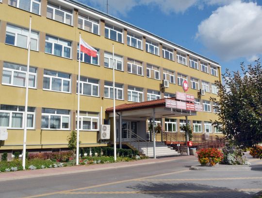 Były burmistrz pisze o „trudnych szefach”. Obecny tłumaczy się z pracy w urzędzie