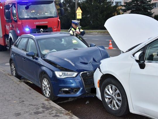 Chciał skręcić w lewo. Zderzył się z audi