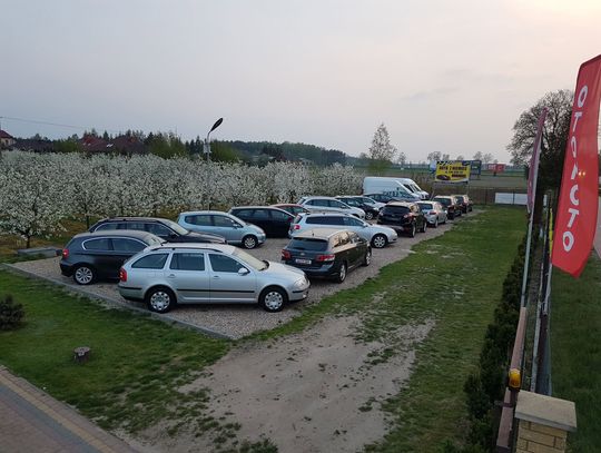Cherry Car Artur Kuczewski