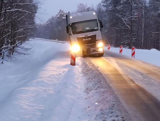 Ciężarówka zablokowała przejazd. Utrudnienia na drodze do Włodawy