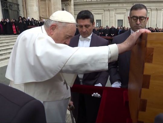 Co się dzieje z papieżem Franciszkiem? Jest wciąż w złym stanie