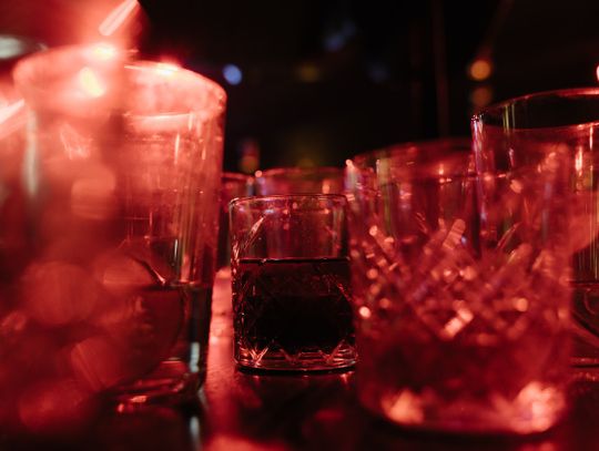 Co to jest alkoholizm i jak się go leczy?