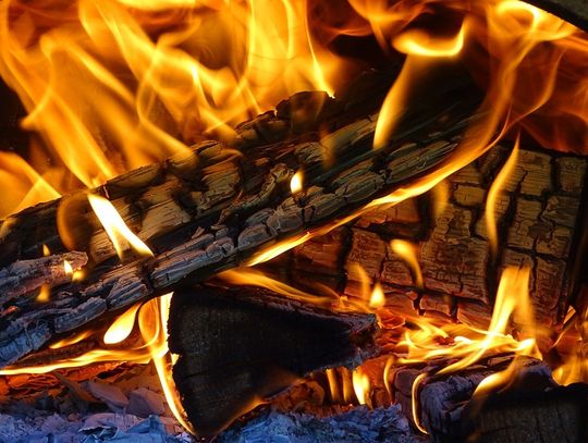 Co włożyć do kominka