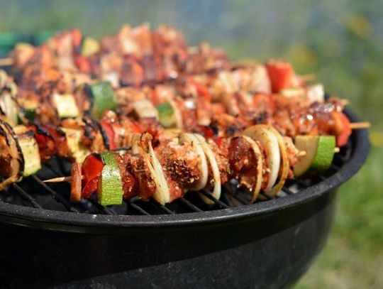 Czas przygotować się na nadchodzące lato - jak wybrać najlepszy grill ogrodowy?