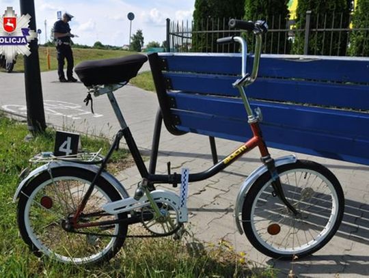 Czołowe zderzenie rowerzystek. Jedna trafiła do szpitala