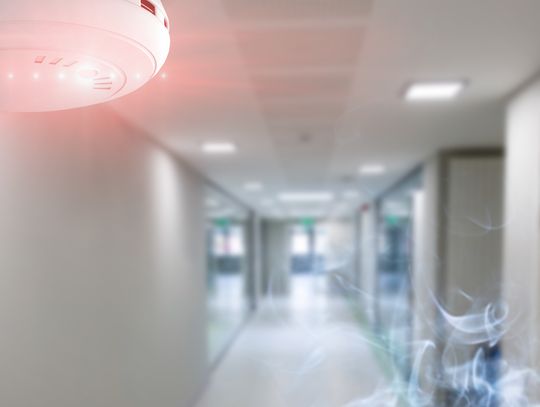 Czujnik dymu papierosowego – czym jest i czy warto zdecydować się na to urządzenie?