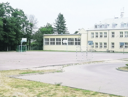 Czy boisko powstanie w tym roku? Na razie radni dokładają pieniądze