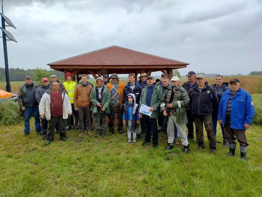 Deszcz nie odstraszył wędkarzy. Wielkie emocje na Łomaskiej Cegielni