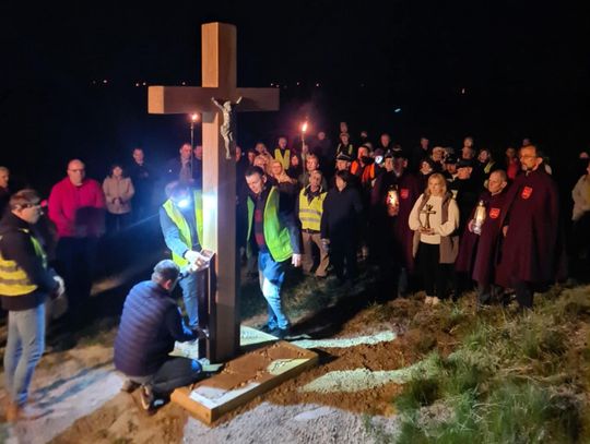 Do tego krzyża strzelano [ZDJĘCIA, FILM]