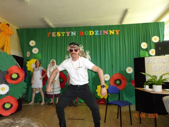 Dobryń Duży. Nauczyciele wystawili "Grę o tron"