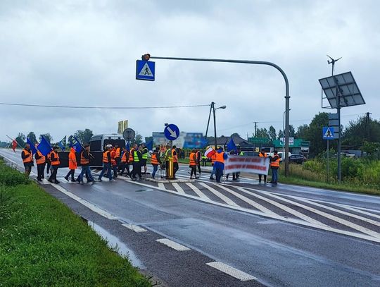 Drugi dzień blokady DK 2. Deszcz pogorszył stan odjazdów