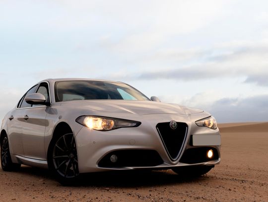 Dubaj samochody używane - odkryj tajemnice luksusu na kołach!