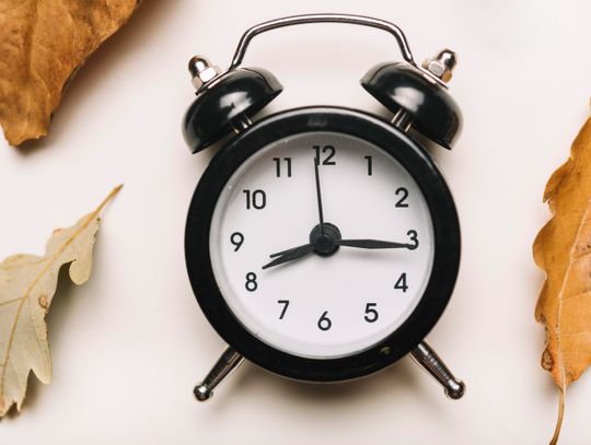 Dziś śpimy godzinę dłużej. Tej nocy zmieniamy czas na zimowy