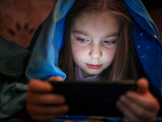 Erotyka, TikTok i Facebook. Co w sieci robią polskie dzieci?